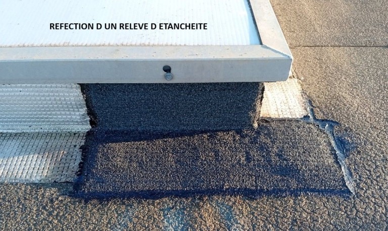 Pourquoi l’entretien régulier de votre toiture plate évite 80 % des infiltrations